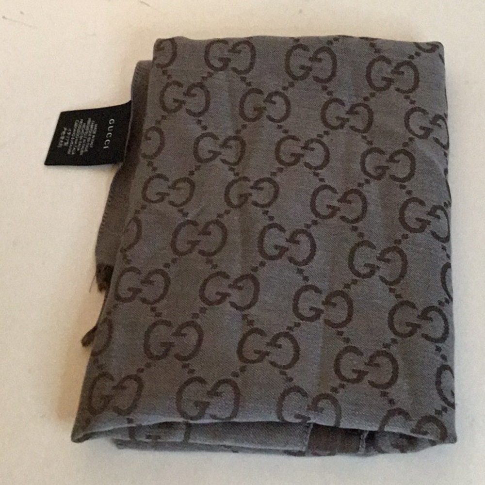 GUCCI scarf shawl GG